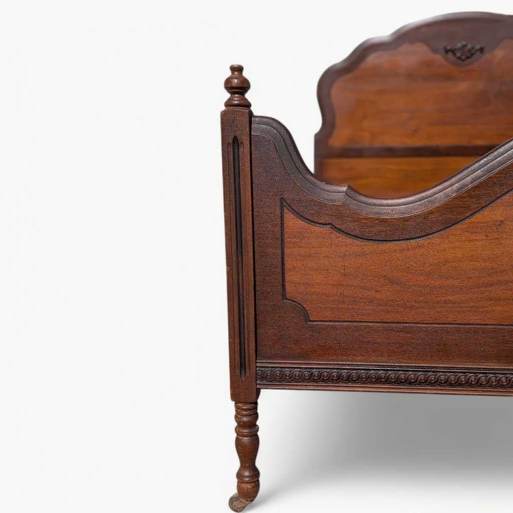 Antique Victorian Walnut Bed – Full Size
