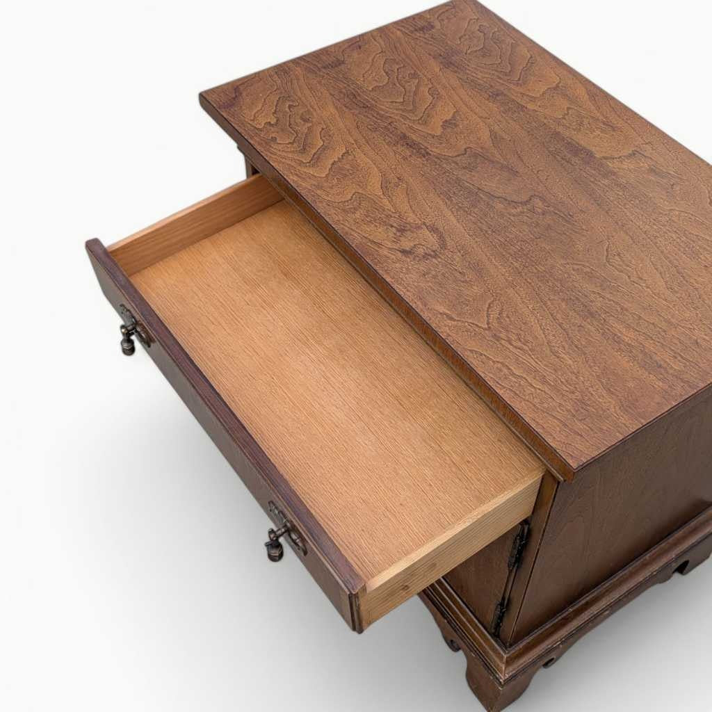 Pair of Mid Century Nightstands – Thomasville