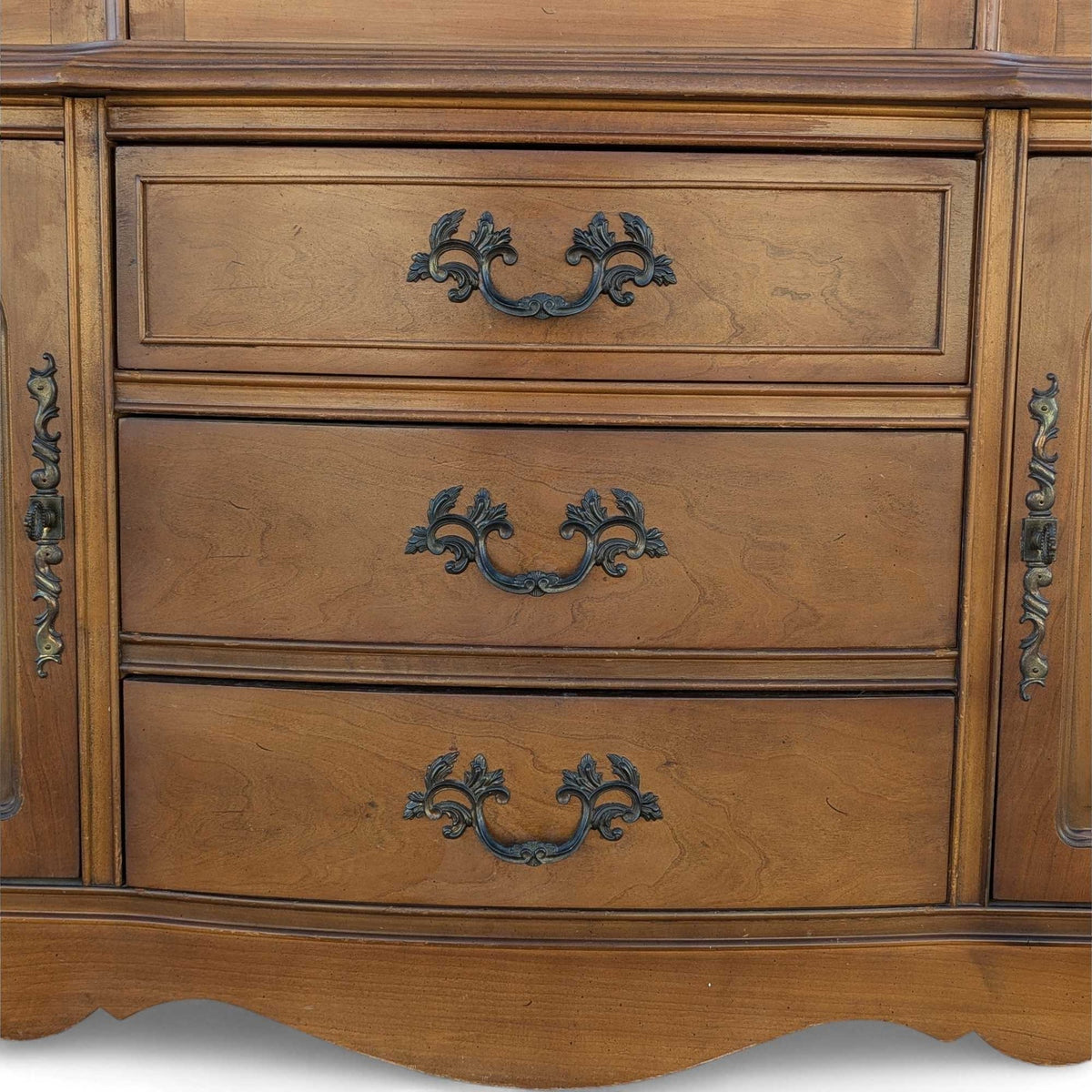 Bassett Queen Anne-Style Wood and Glass China Hutch Cabinet
