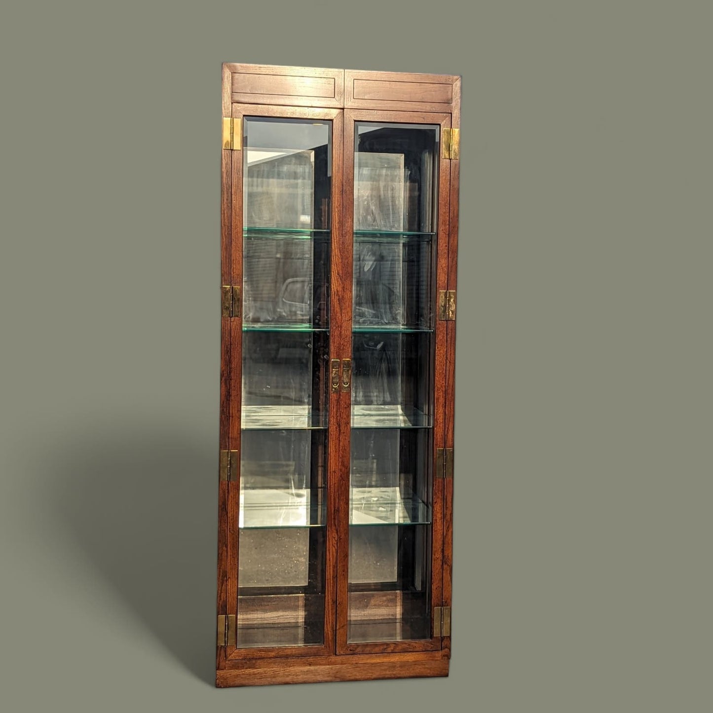 Henredon Bookcase, Etagere, Oak Wood, Glass Shelves, Mirrored panels, Mid Century, Curio Display