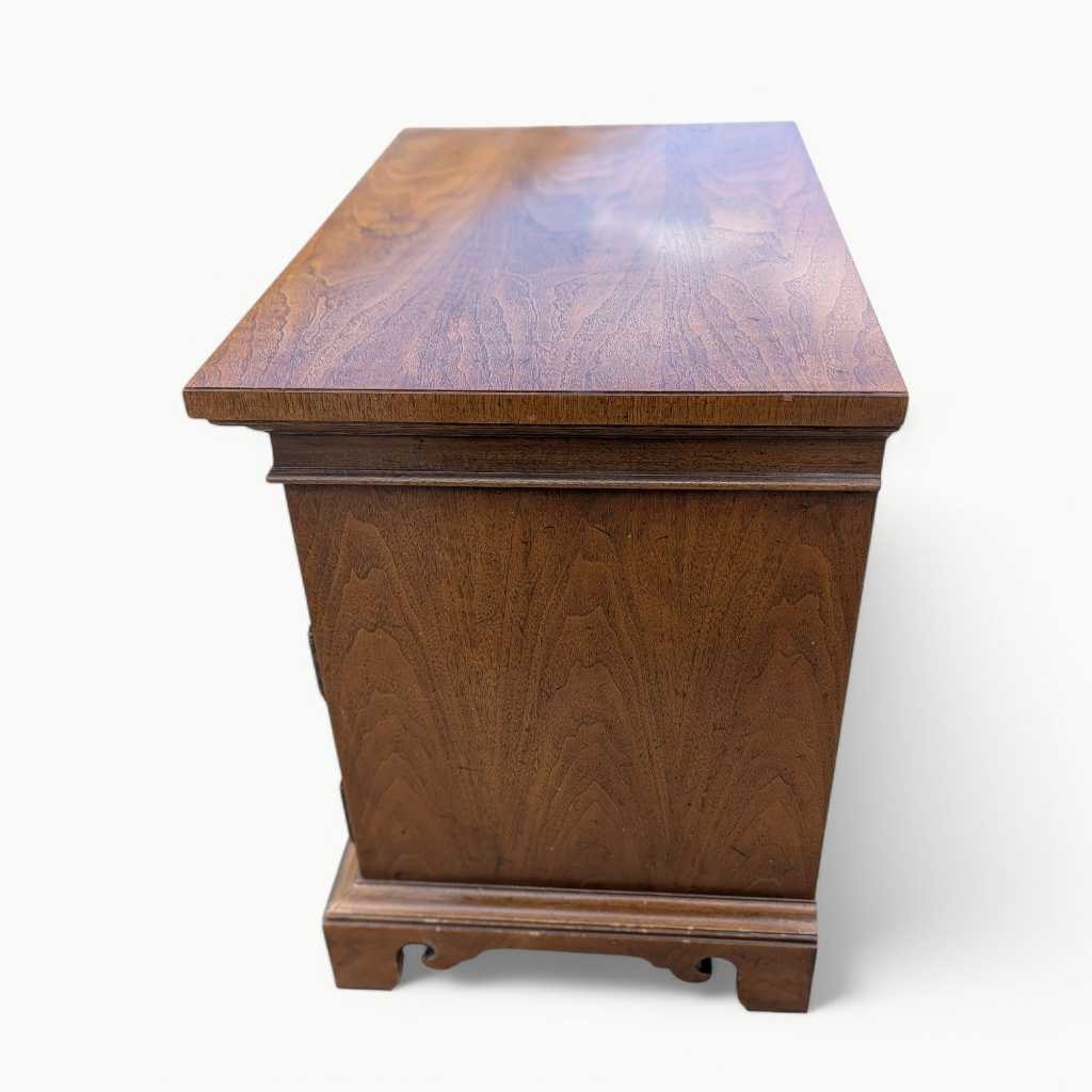 Pair of Mid Century Nightstands – Thomasville