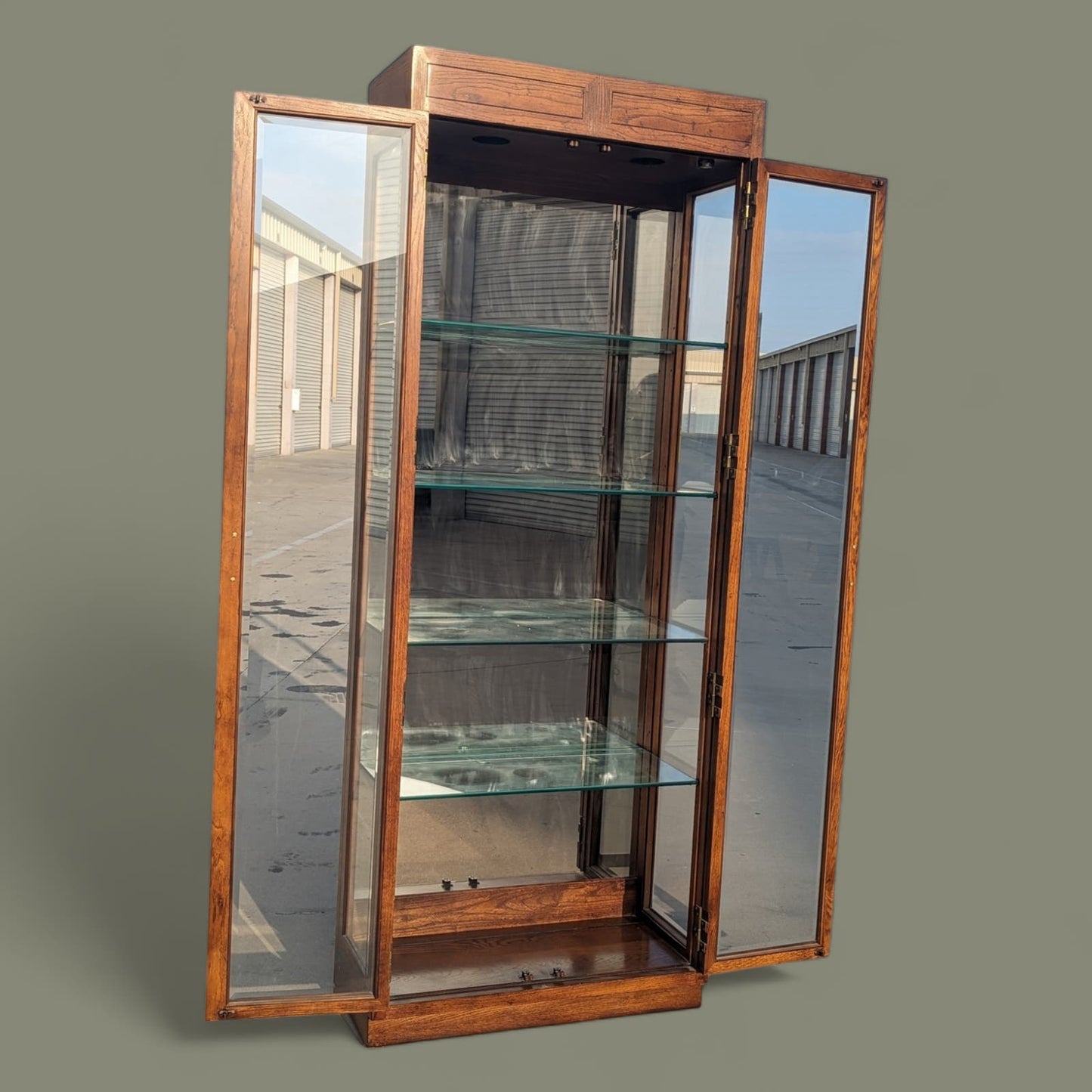 Henredon Bookcase, Etagere, Oak Wood, Glass Shelves, Mirrored panels, Mid Century, Curio Display