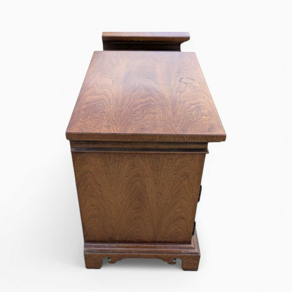 Pair of Mid Century Nightstands – Thomasville