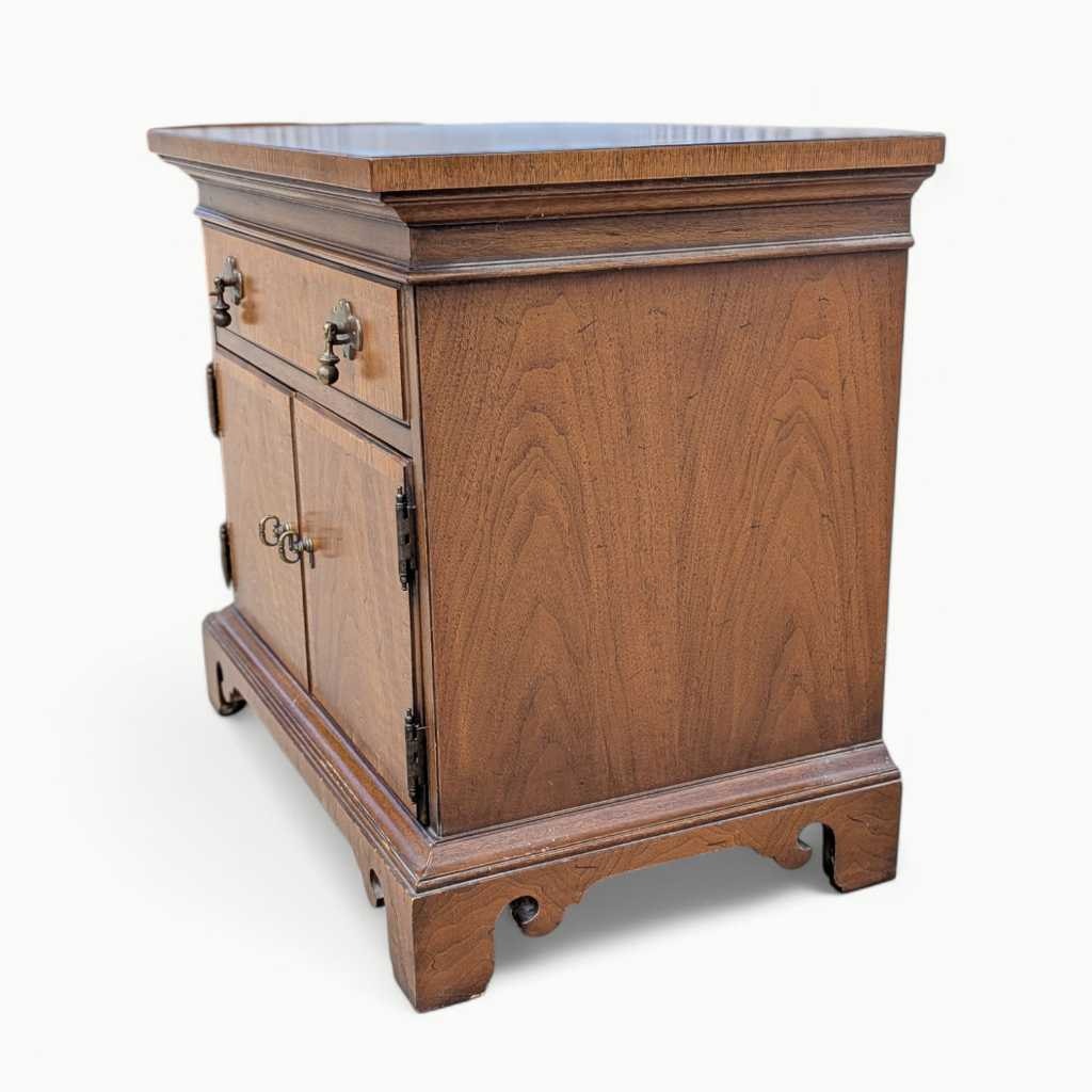 Pair of Mid Century Nightstands – Thomasville