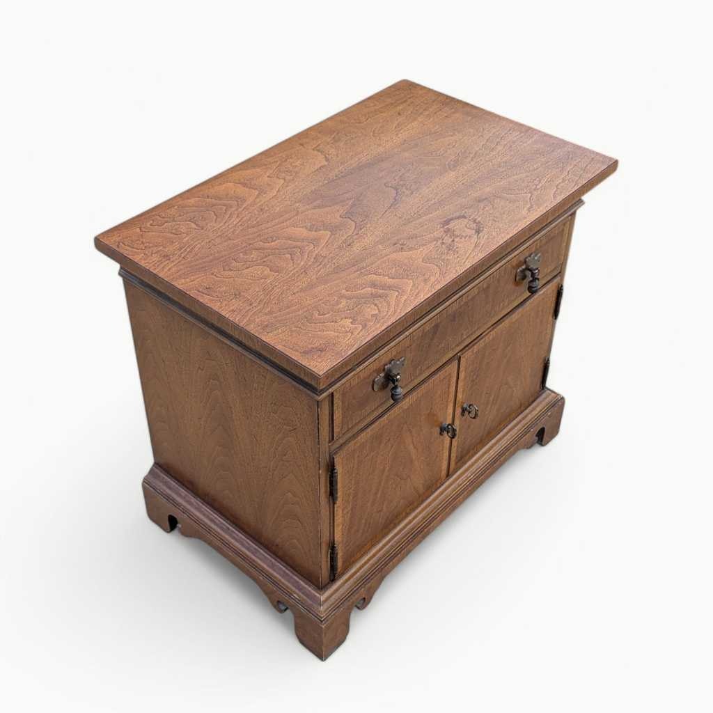 Pair of Mid Century Nightstands – Thomasville