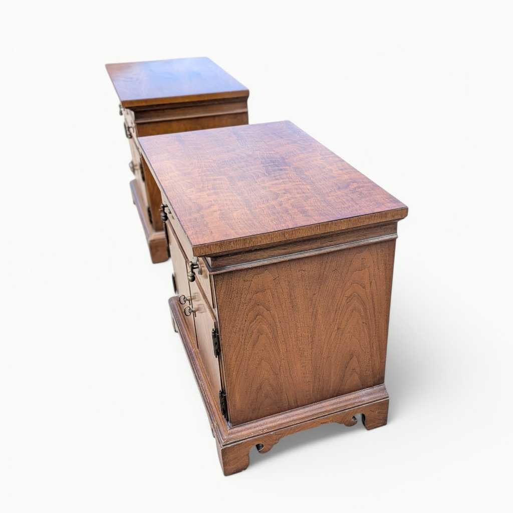 Pair of Mid Century Nightstands – Thomasville