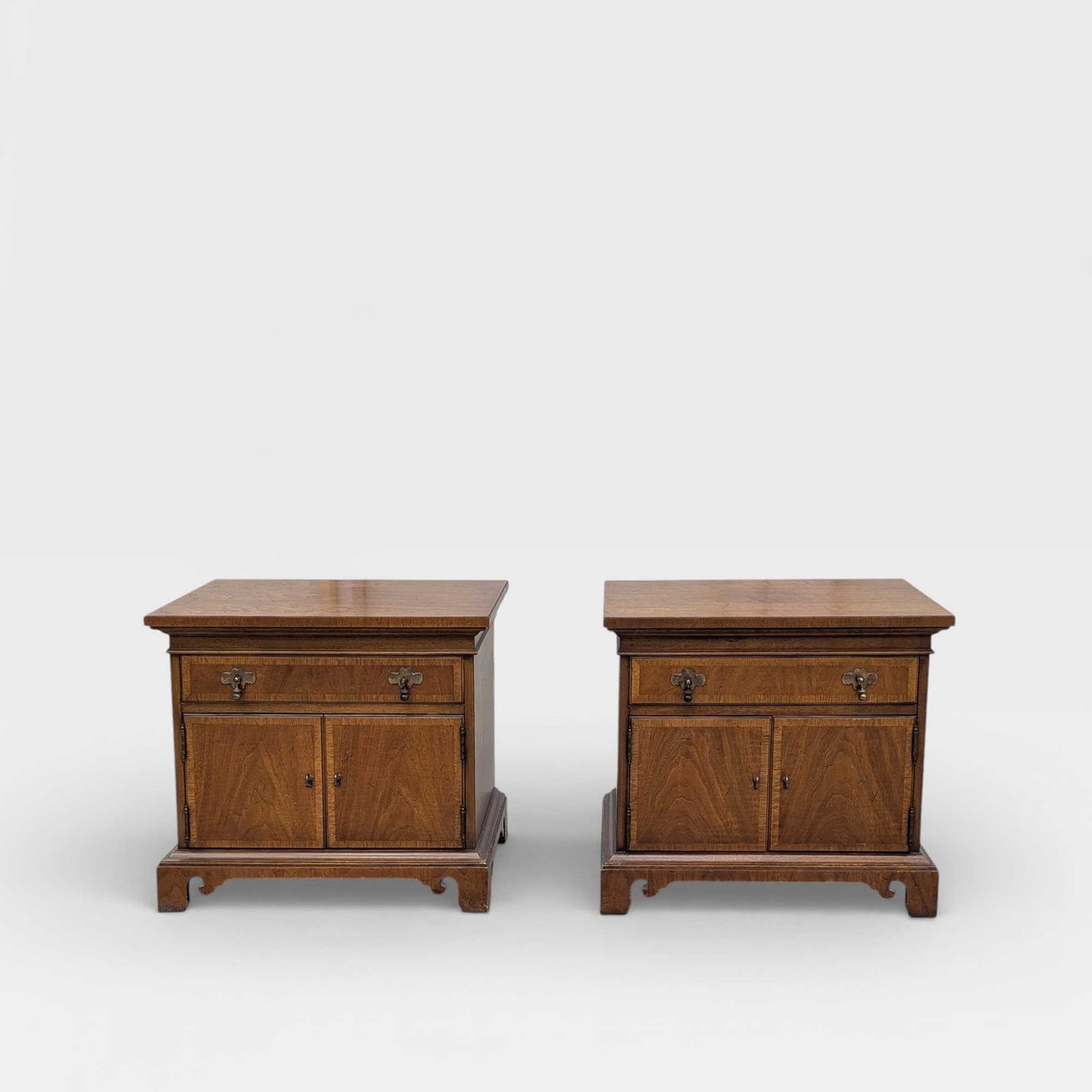 Pair of Mid Century Nightstands – Thomasville