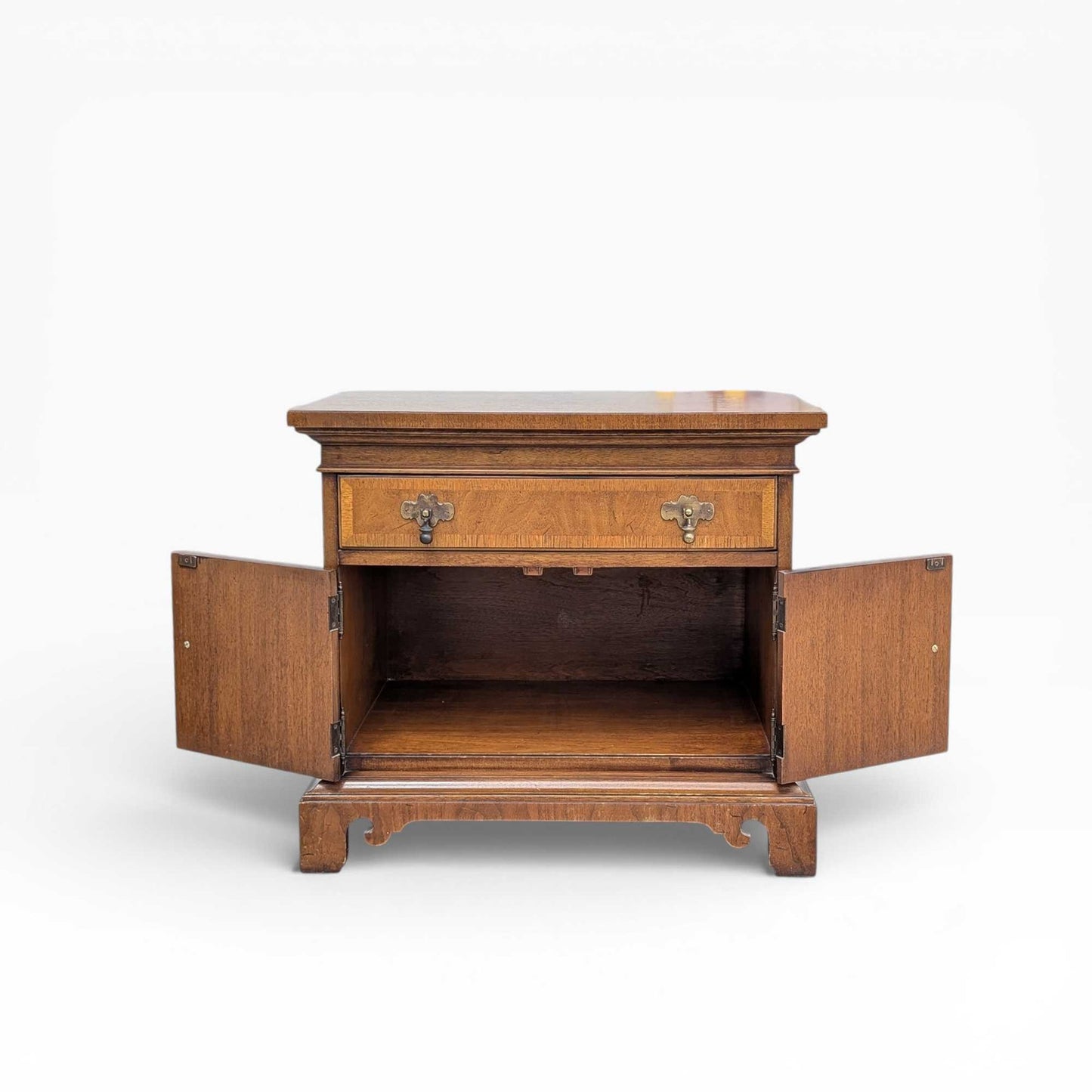 Pair of Mid Century Nightstands – Thomasville