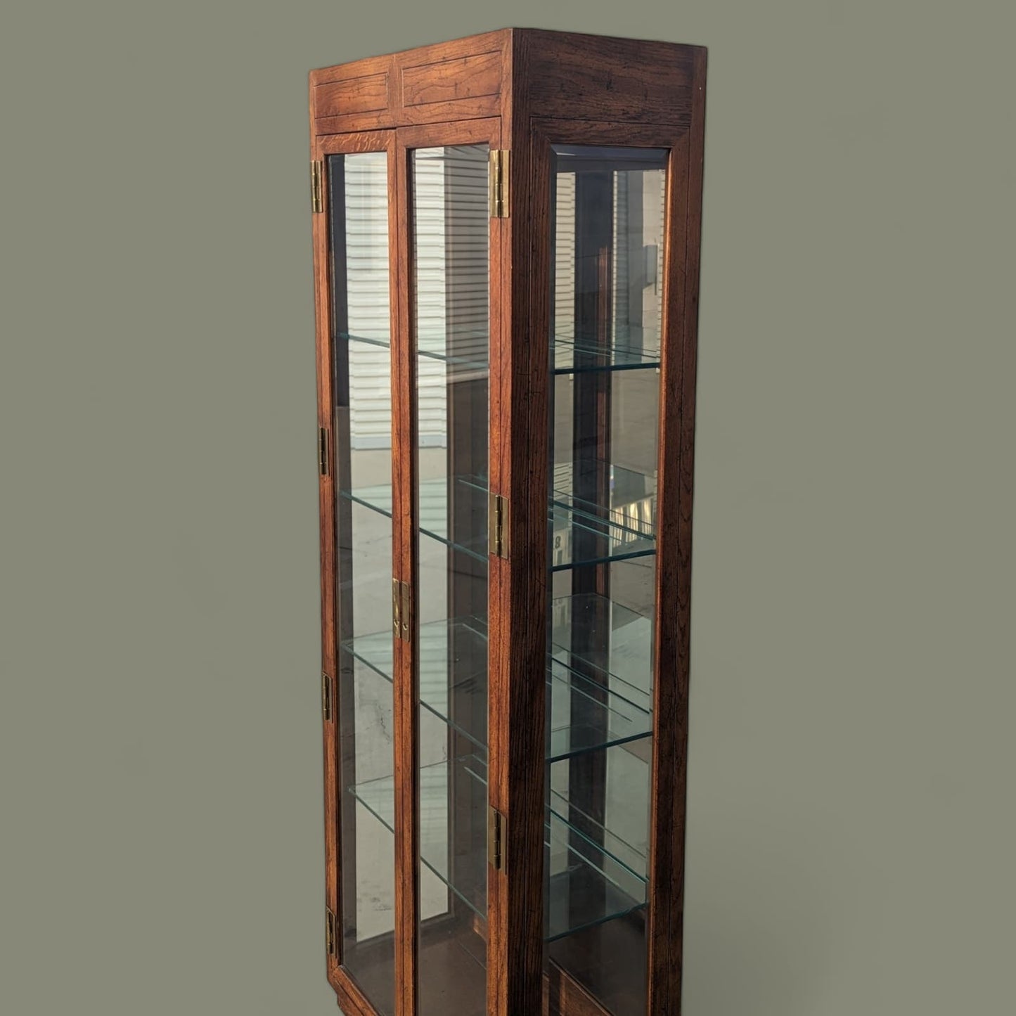 Henredon Bookcase, Etagere, Oak Wood, Glass Shelves, Mirrored panels, Mid Century, Curio Display