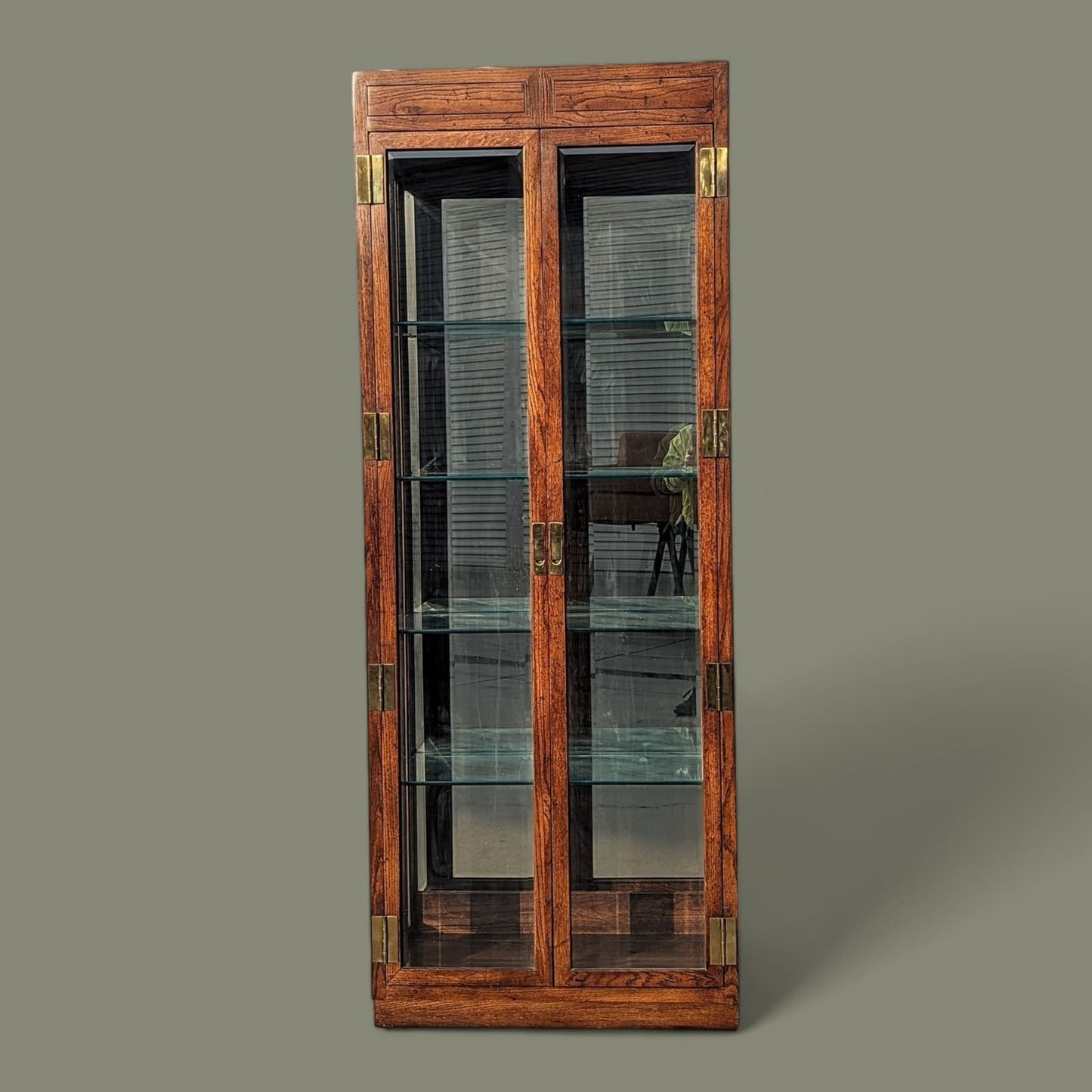 Henredon Bookcase, Etagere, Oak Wood, Glass Shelves, Mirrored panels, Mid Century, Curio Display