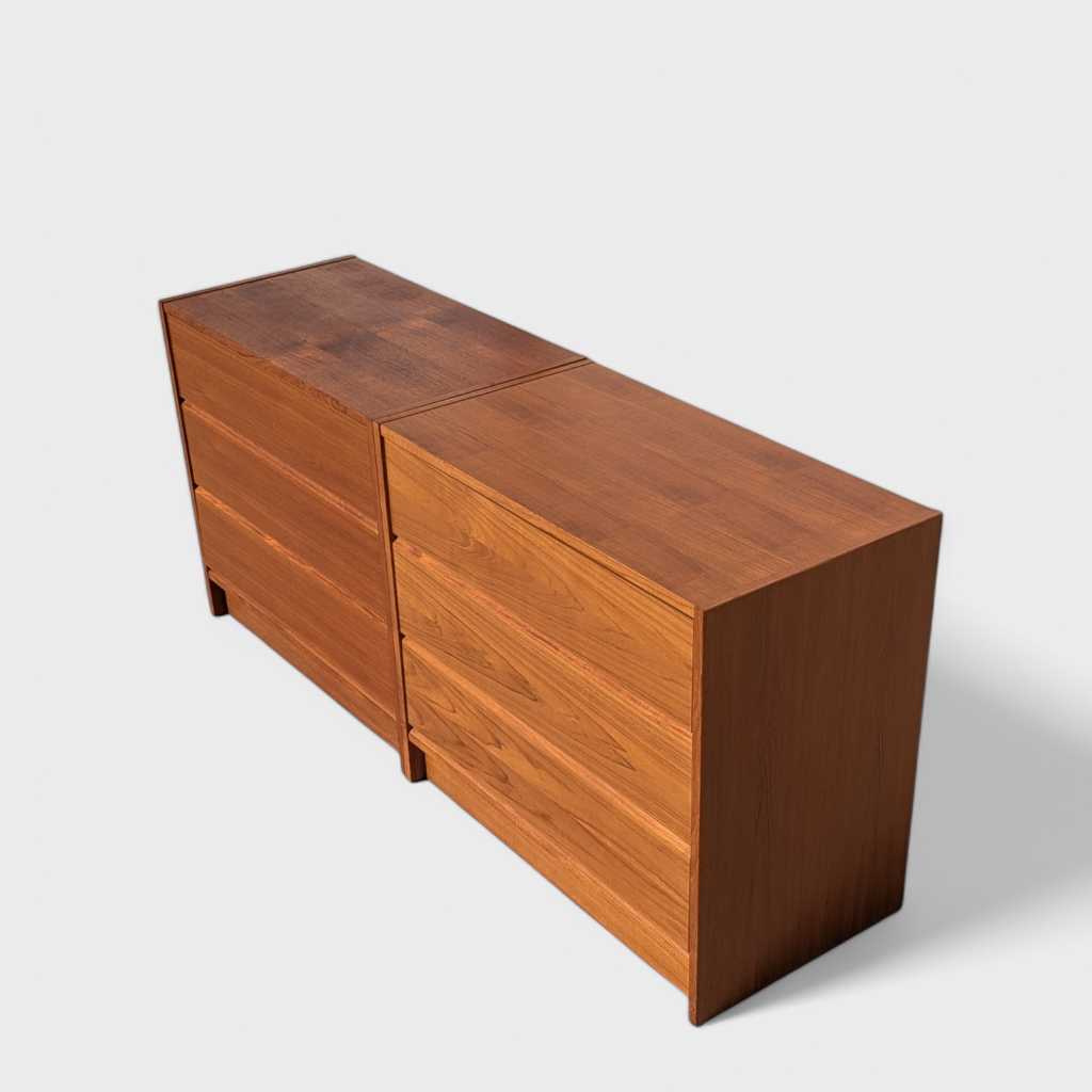 Pair of G Plan Teak Three-Drawer Dressers or Modular Lowboy, 1960s — view 8 [CBV1 5KxRd3jmp2g8NCbU3rQW 08 1f1a7640-dc49-4176-a888-26f3df2f3182.jpeg]