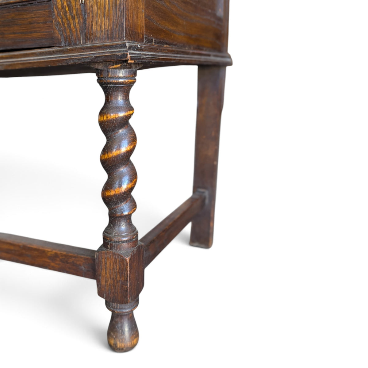 Antique Jacobean Revival Buffet with Mirrored Gallery and Barley-Twist Legs — view 6 [CBMEDIA20260921O fm1ej1bv6w9t97aprpHm 06 296ccb16-03be-4f7c-a851-1103873fc718.jpeg]