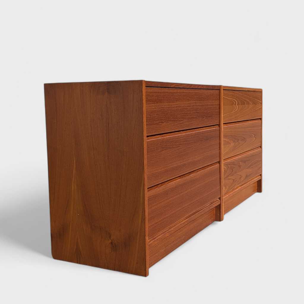 Pair of G Plan Teak Three-Drawer Dressers or Modular Lowboy, 1960s — view 13 [CBV1 5KxRd3jmp2g8NCbU3rQW 13 55abe106-202e-4ab6-887e-764a142cafff.jpeg]