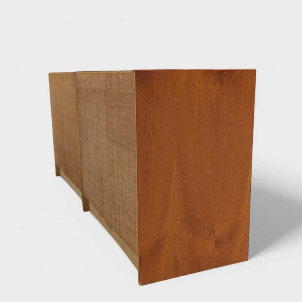 Pair of G Plan Teak Three-Drawer Dressers or Modular Lowboy, 1960s — view 17 [CBV1 5KxRd3jmp2g8NCbU3rQW 17 59bc7d27-c222-4610-917d-454d06767ad1.jpeg]