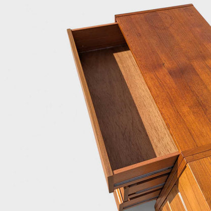 Pair of G Plan Teak Three-Drawer Dressers or Modular Lowboy, 1960s — view 11 [CBV1 5KxRd3jmp2g8NCbU3rQW 11 91081171-4457-4921-9736-fea3148c47cb.jpeg]