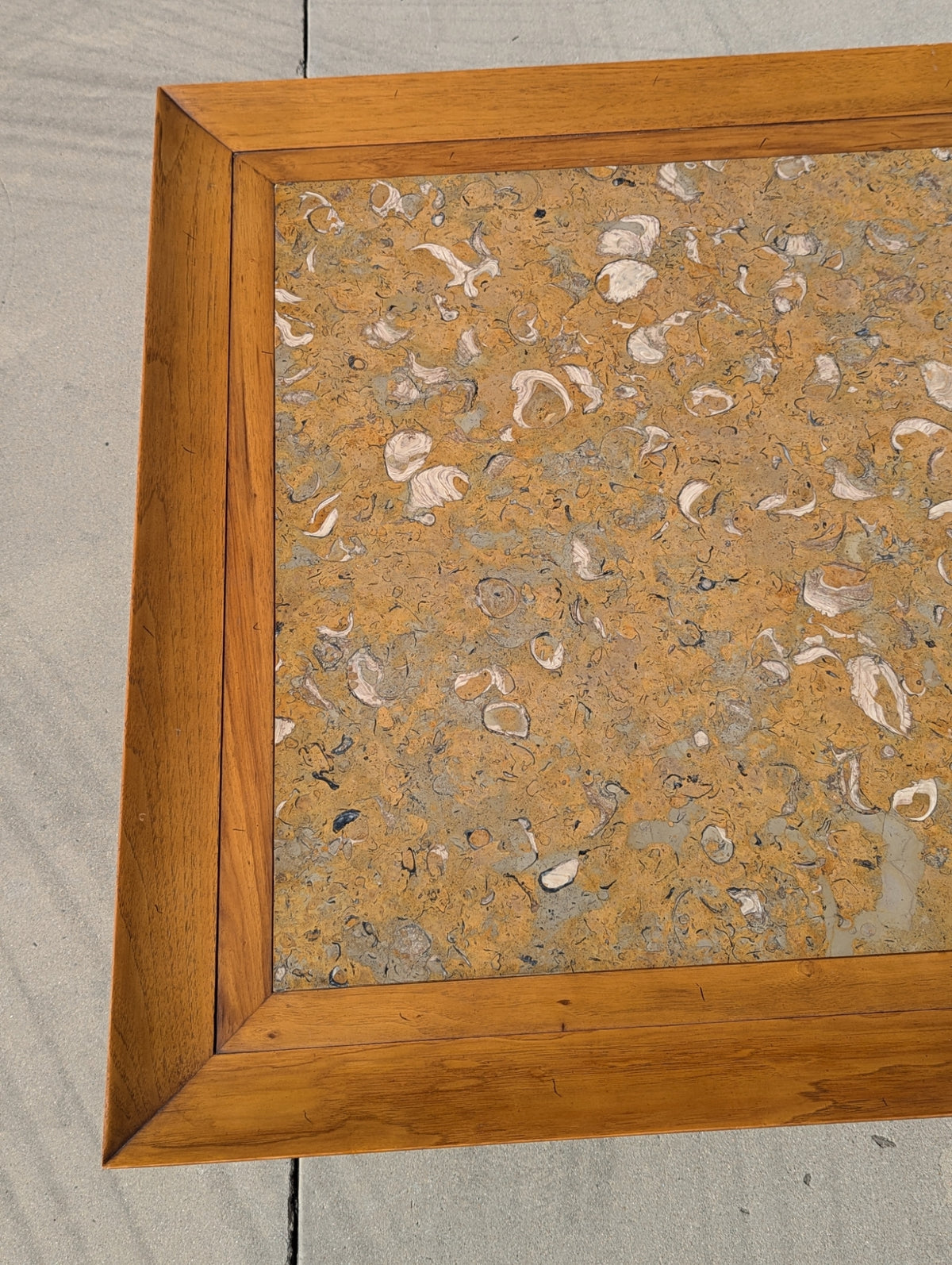 Tomlinson Sophisticate Model 315 Fossil Marble and Pecan Coffee Table, 1960s — view 18 [CBV1 XPt4TMj2MJm2ZocWWjEv 18 a060b878-7ab1-400b-b71c-1a1a1914d529.jpeg]