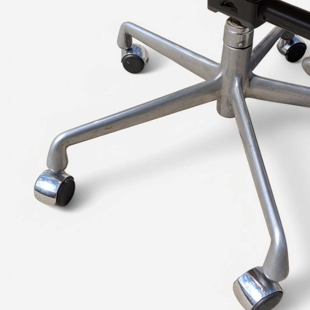 Vintage Eames Soft Pad Chair by Herman Miller – Leather Office Chair with Aluminum Base, Mid-Century Modern Icon