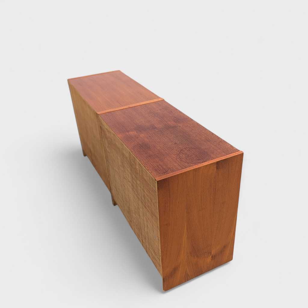 Pair of G Plan Teak Three-Drawer Dressers or Modular Lowboy, 1960s — view 16 [CBV1 5KxRd3jmp2g8NCbU3rQW 16 d55fa850-cea1-4f66-ac65-499298f5e0f9.jpeg]
