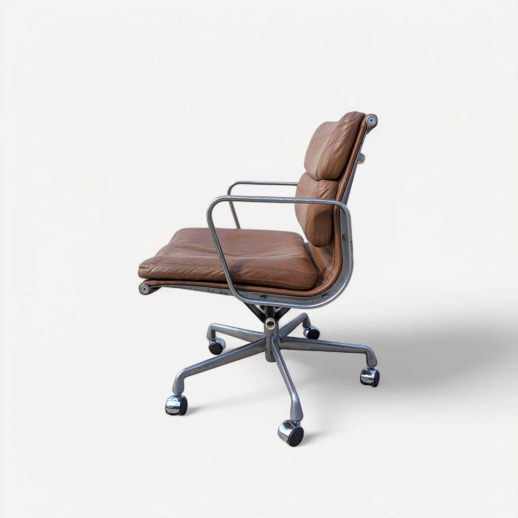 Vintage Eames Soft Pad Chair by Herman Miller – Leather Office Chair with Aluminum Base, Mid-Century Modern Icon