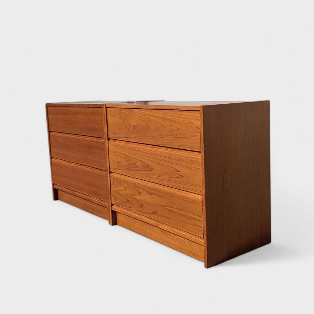 Pair of G Plan Teak Three-Drawer Dressers or Modular Lowboy, 1960s — view 5 [CBV1 5KxRd3jmp2g8NCbU3rQW 05 df0d7ed7-5b9c-4175-a70b-896162c013a4.jpeg]