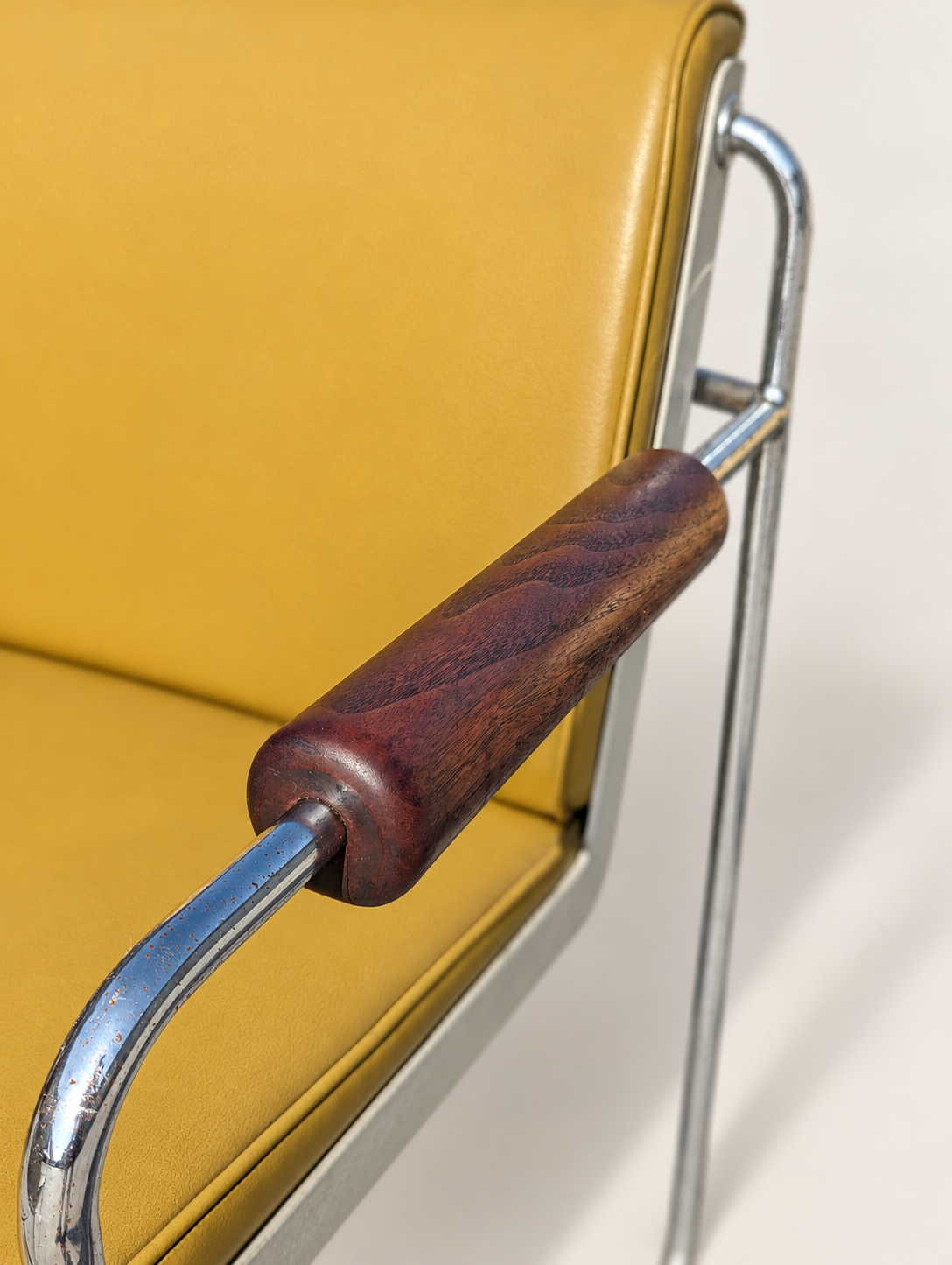 Set of Eight Krueger AFKA Guest Armchairs in Mustard Vinyl, Walnut and Chrome, c. 1969 — view 19 [CBV1 Psk2TxEkYHCK0rbpMgpe 19 next10h-Psk2TxEk-position-20-95b3c998-7806-4da6-b2b9-becbaed1bba3.png]