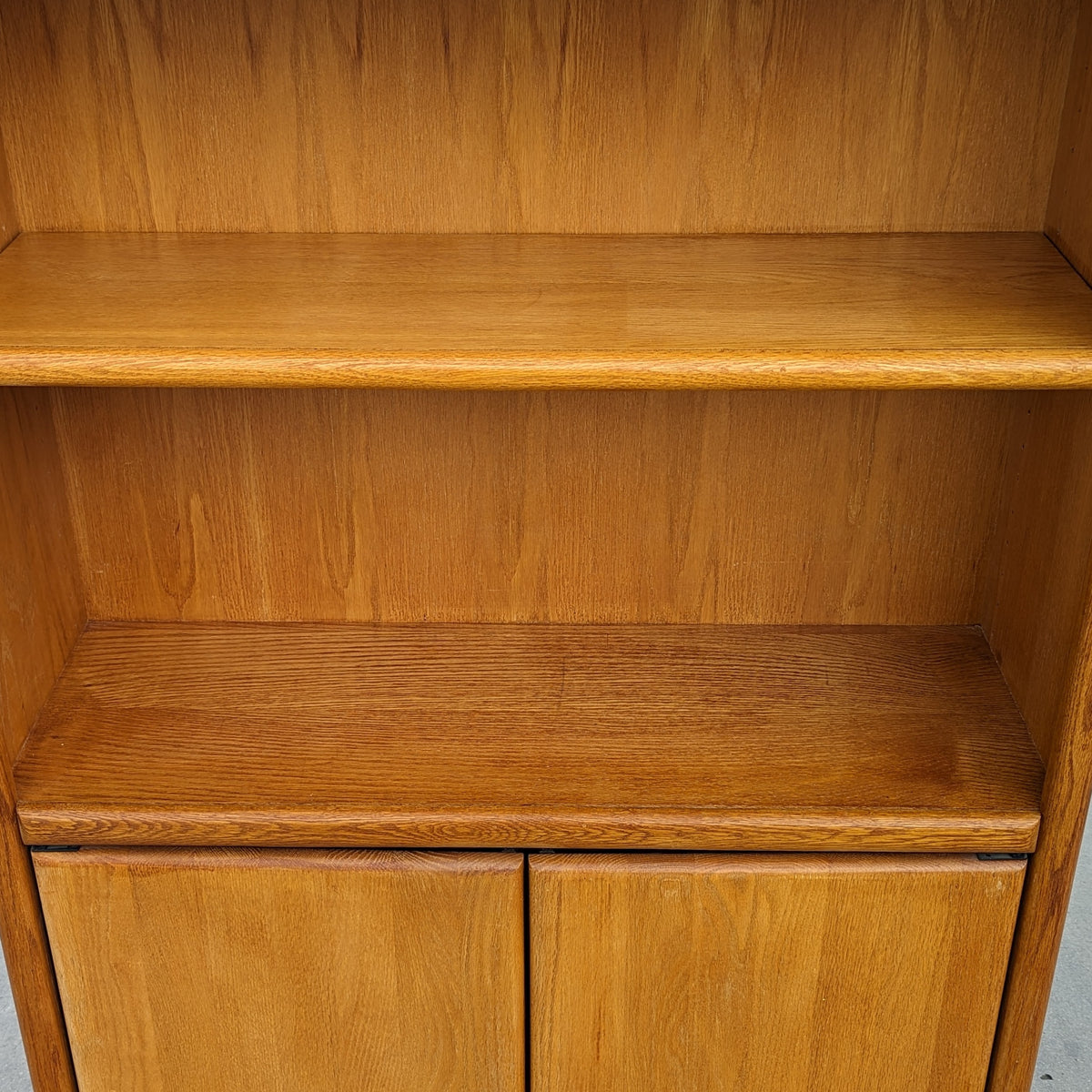 Late-20th-Century Oak Bookcase with Adjustable Shelves — view 6 of 15